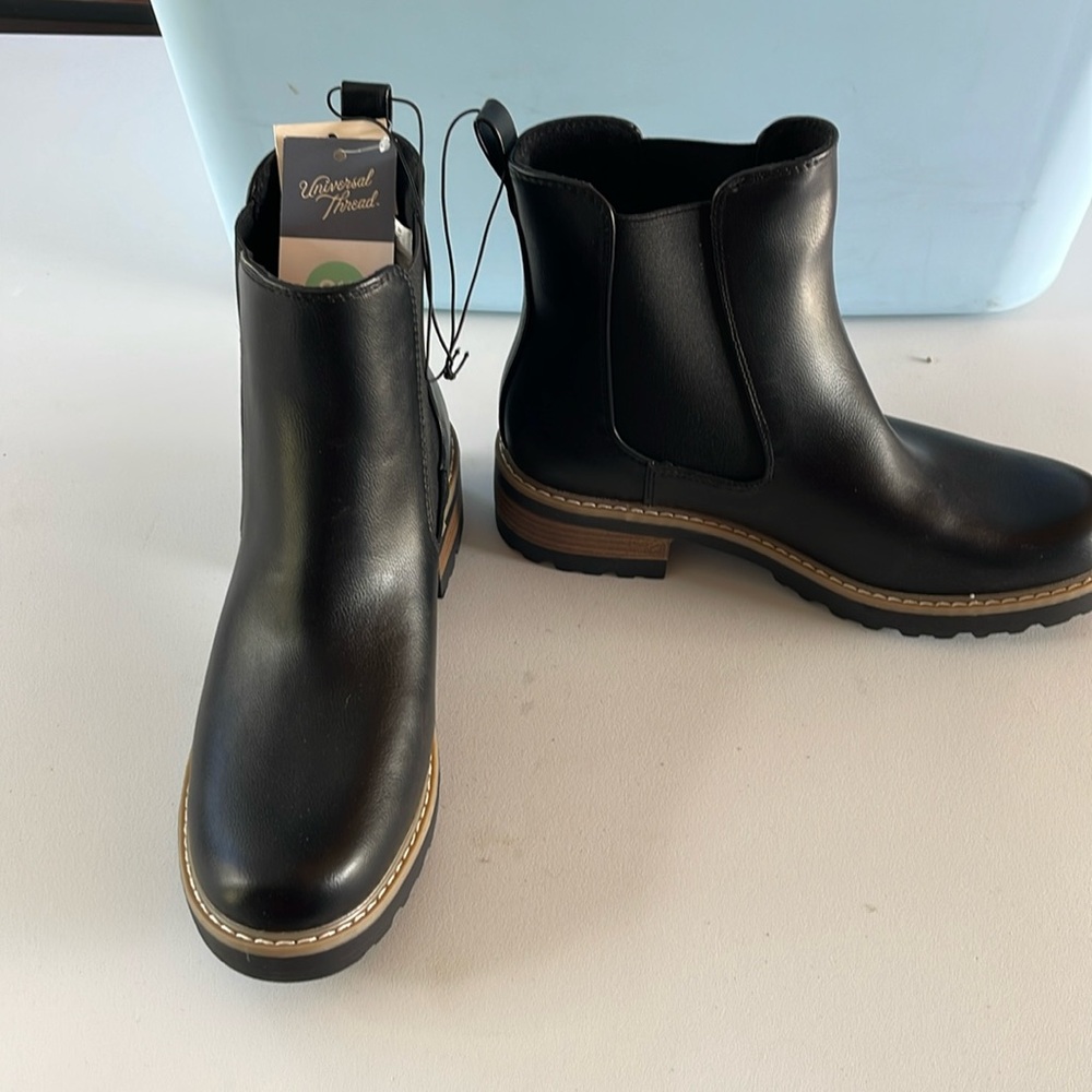 Universal Thread boots